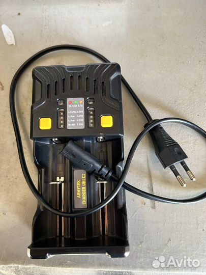 Зарядное устройство Armytek Charger UNI C2