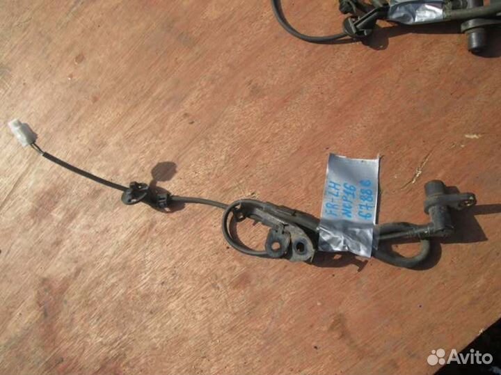 Датчик abs передний левый Toyota Platz NCP16