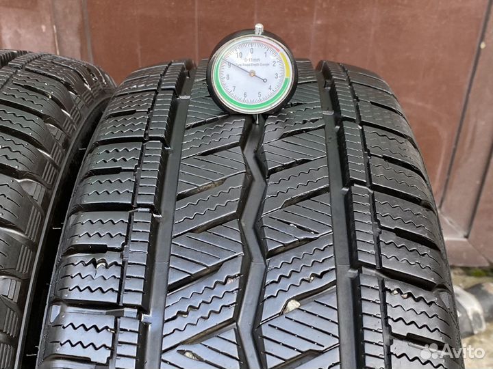 Hankook Winter I'Cept LV RW12 215/65 R15C