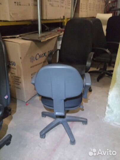 Офисное кресло