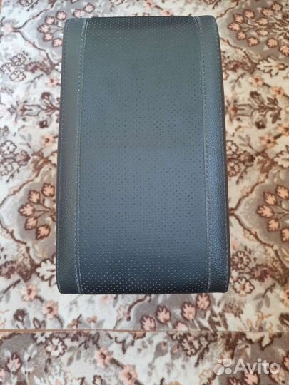 Подлокотник