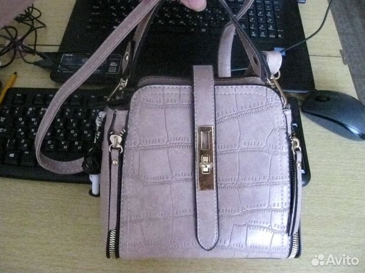 Сумочка под рептилию, новая