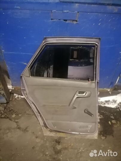 Задние двери