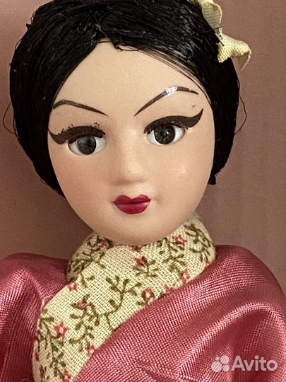 Кукла фарфоровая