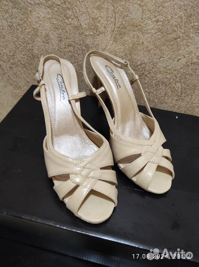 Обувь женская 38 размер