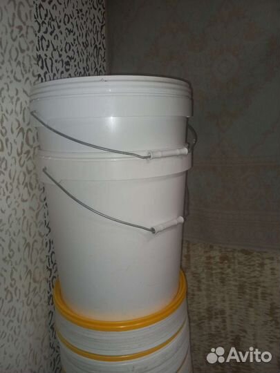 Ведро пластиковое с крышкой