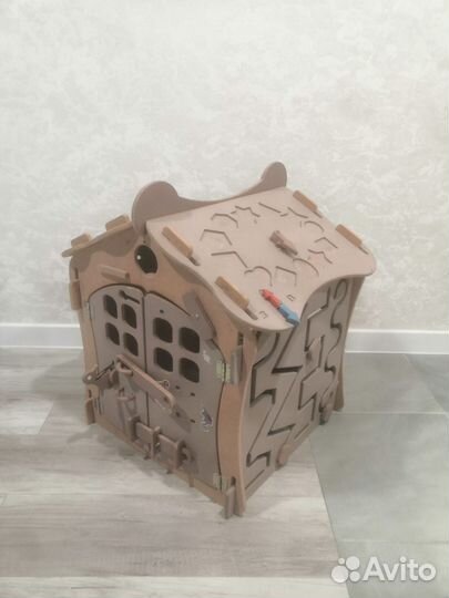 Игрушка Домик бизиборд