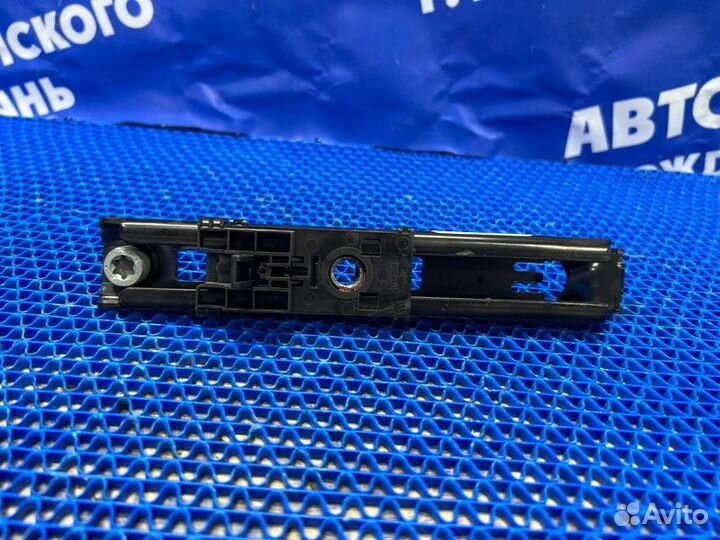 Механизм регулировки ремня безопасности Ford