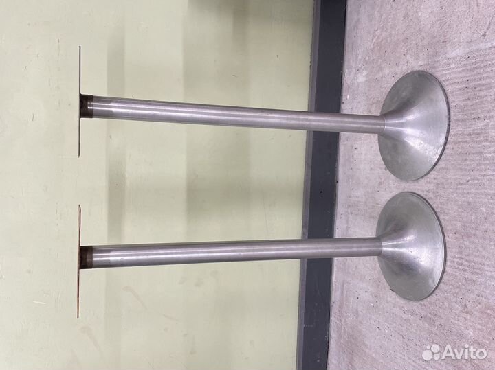 Стойки для акустических колонок