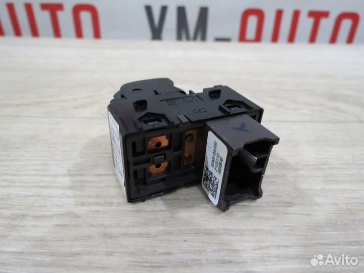 Кнопка стеклоподъемника задняя Hyundai Creta 2