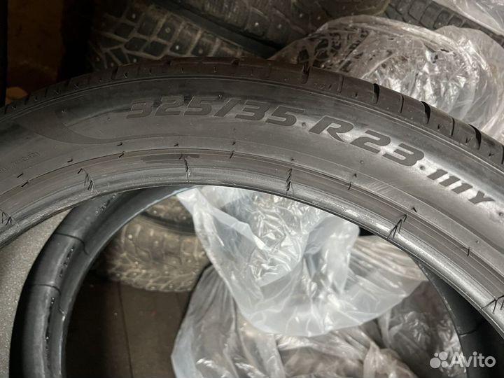 Pirelli P Zero 28.1/40 R23 и 3.25/35 R23