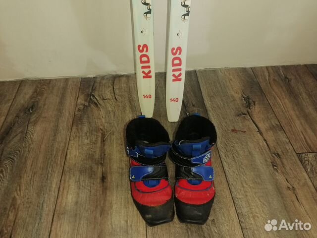 Лыжи беговые детские 140 с ботинками 32 размер