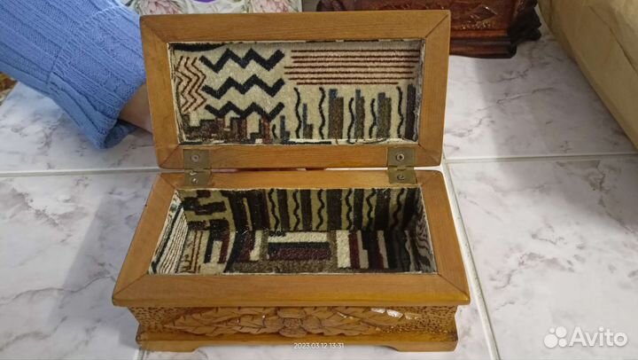 Шкатулка резная деревянная