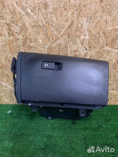 Volvo XC60 бардачок в сборе 39809233 31305765