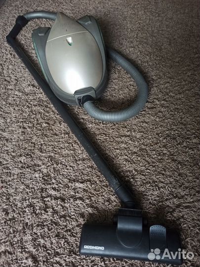 Пылесос мешковый Samsung VC-6713H 1300W