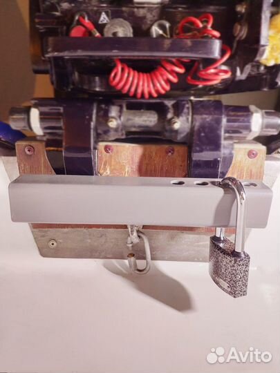 Замок на подвесной лодочный мотор