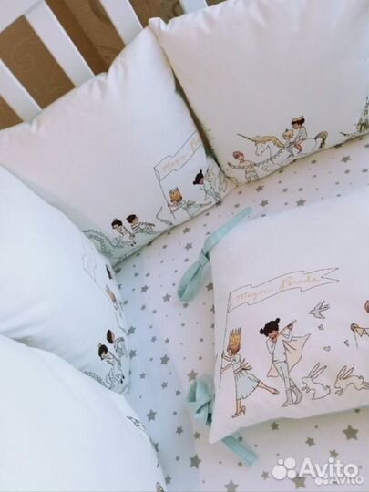 Бортики в кроватку из премиальных тканей