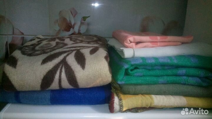 Подушечки. одеяла и др