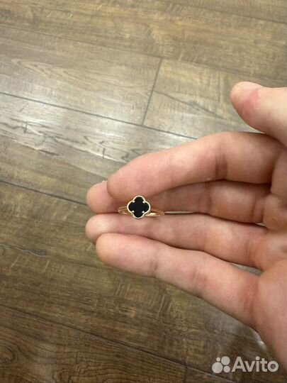 Золотое кольцо van cleef