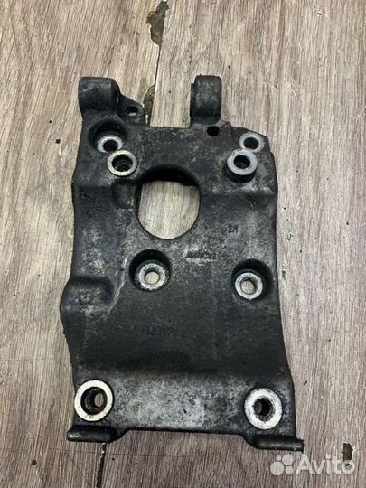 Кронштейн кондиционера Ford Focus 3 T1DB 2014