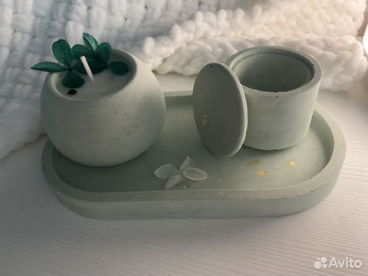 Поднос из гипса, ароматическая свеча и шкатулка