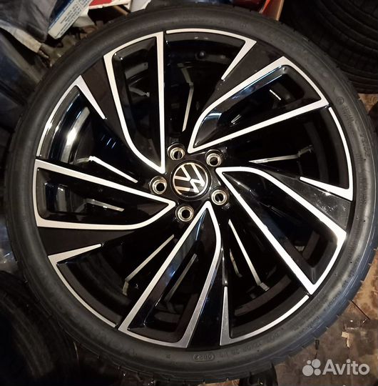 Летние колеса 235/35/19 VW Golf Jetta Passat