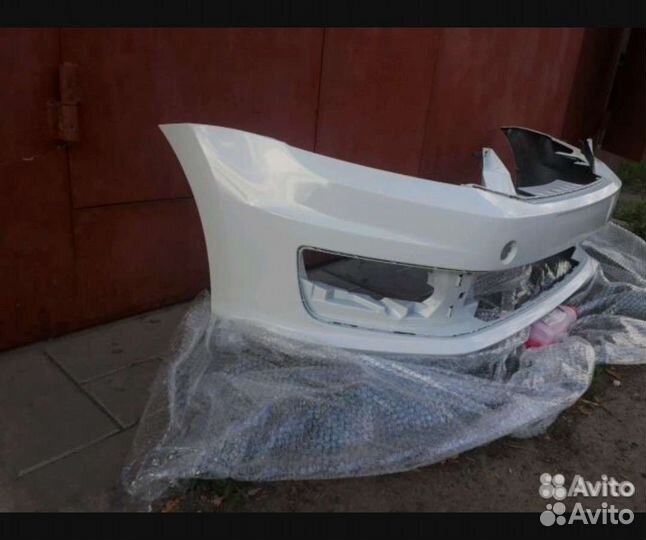 Передний бампер на Volkswagen Polo 2015-2020белый