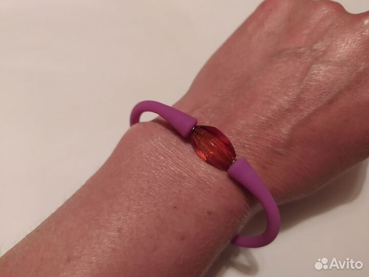 Браслет силиконовый с янтарем