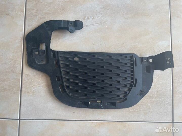 Решетка в бампер передняя правая Land Rover Evogue