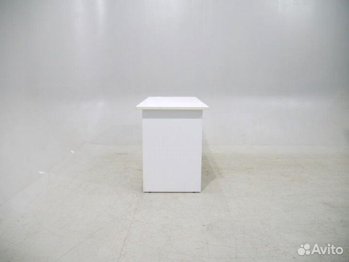 Письменный стол белый