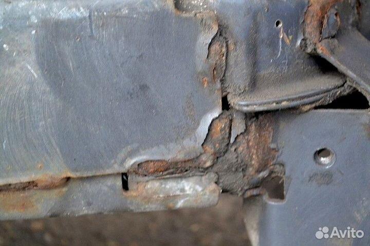 Усилитель переднего бампера volvo FH16 (01.93)