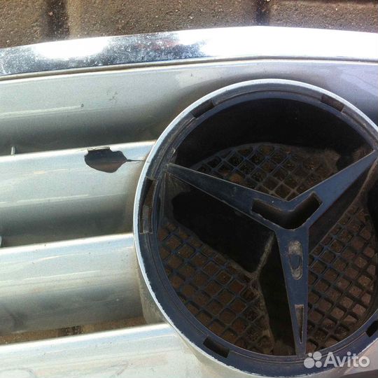 Решетка радиатора mercedes-benz C W203