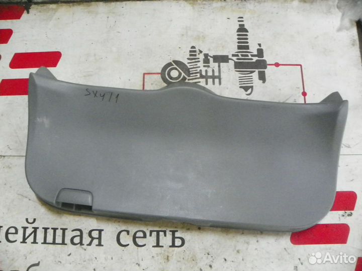 Обшивка двери багажника Suzuki SX4