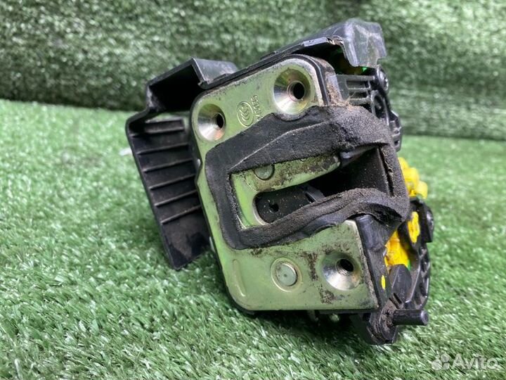 Замок двери задний левый Kia Rio 3