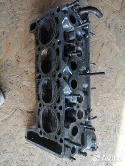 Головка блока цилиндров двигателя Vaz 2107 седан