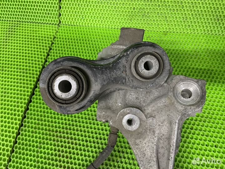 Кулак задний правый BMW X5 E70 2007-2013