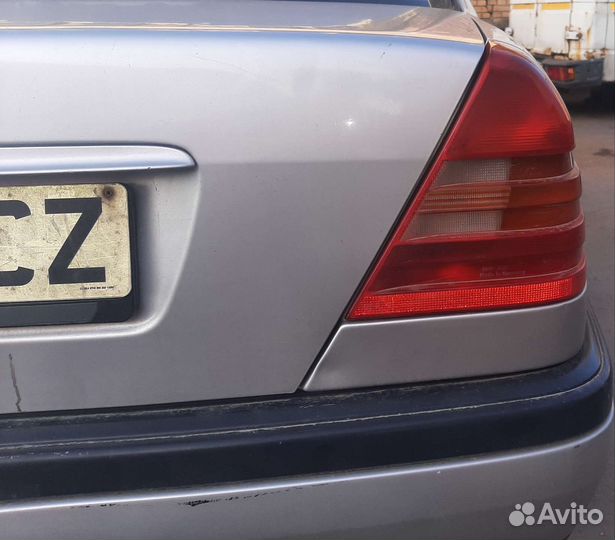 Крышка багажника mercedes w202