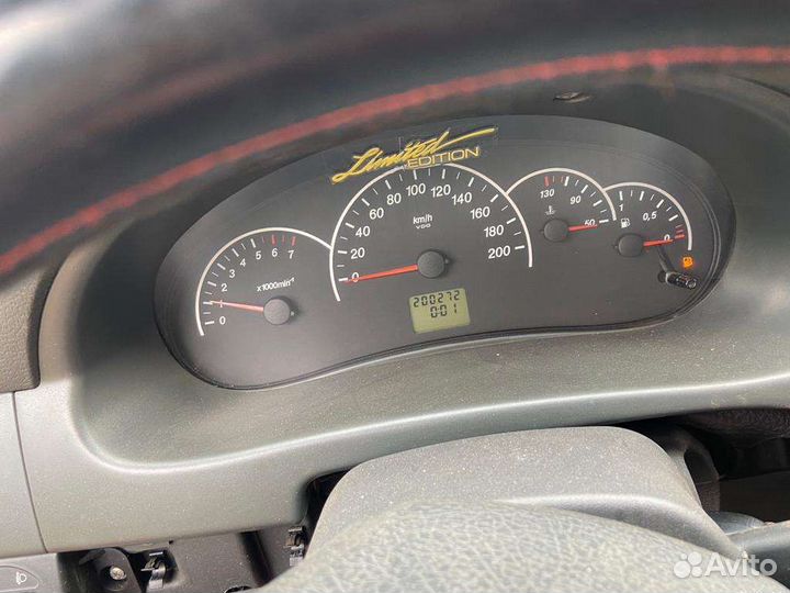 LADA Priora 1.6 МТ, 2010, битый, 200 000 км