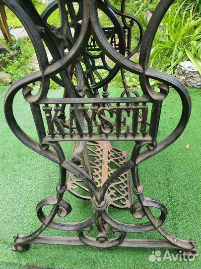 Старинная швейная машинка кайзер