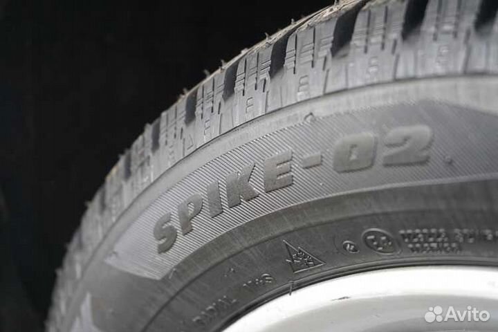 Bridgestone Blizzak Spike-02 225/50 R17 94T