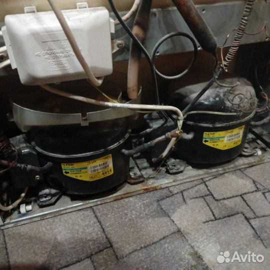 Продаётся холодильник Indesit