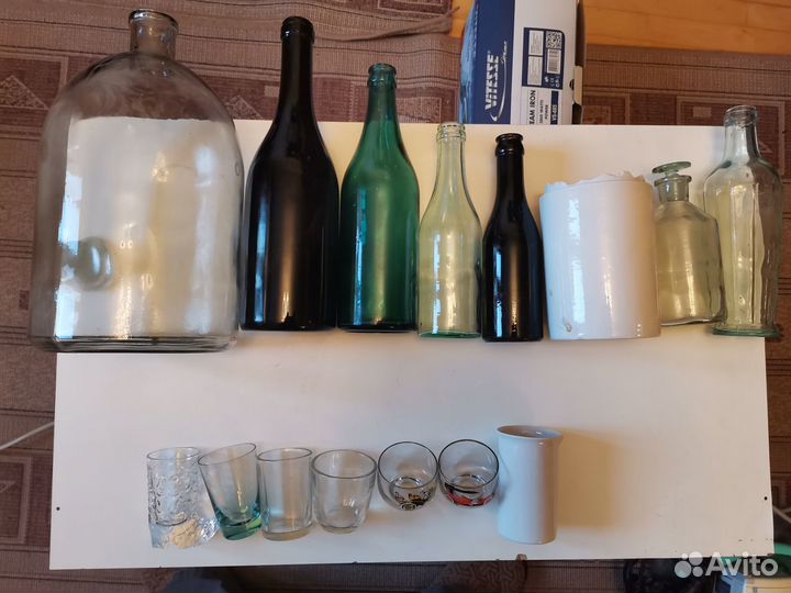 Старинные бутылки и стопки