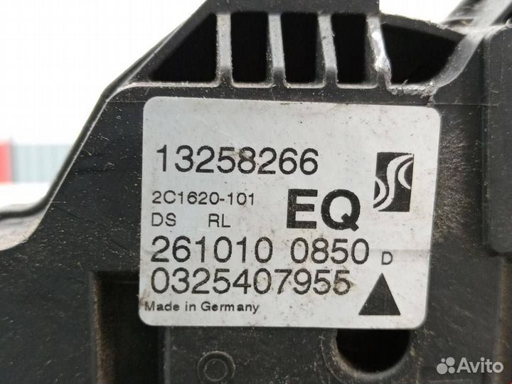 Замок двери задней левой Opel Corsa D 2010