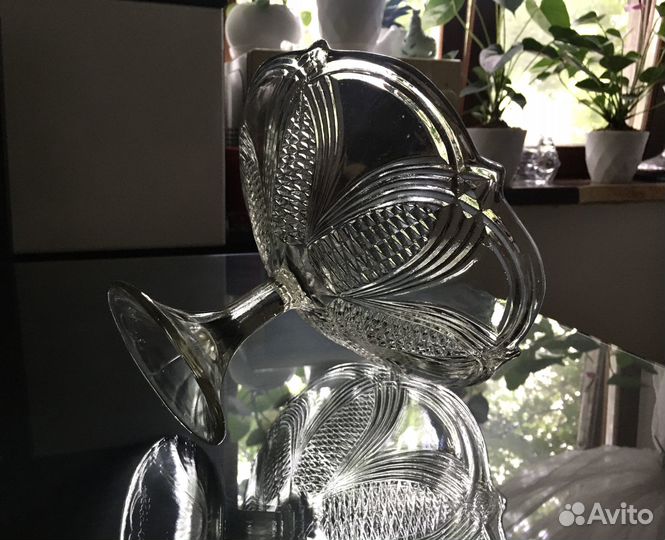 Вазы времён СССР на ножке. Есть цветные