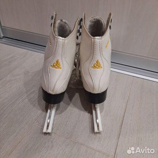 Продам коньки