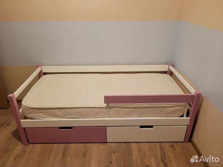 Комплект мебели для детской для девочки