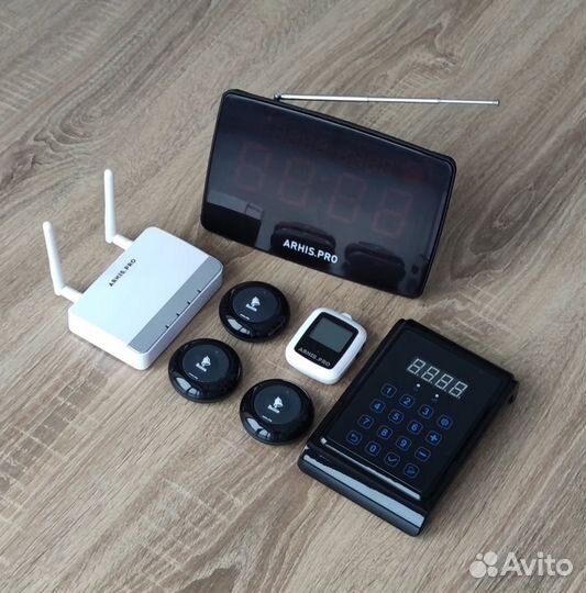 Кнопка вызова официанта, часы, табло, пуль, репите