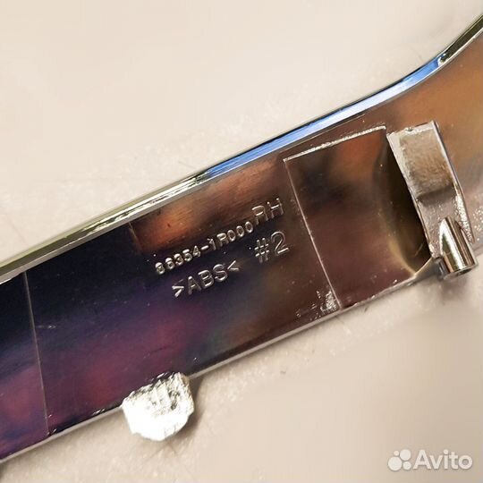 Молдинг решетки радиатора Solaris правый