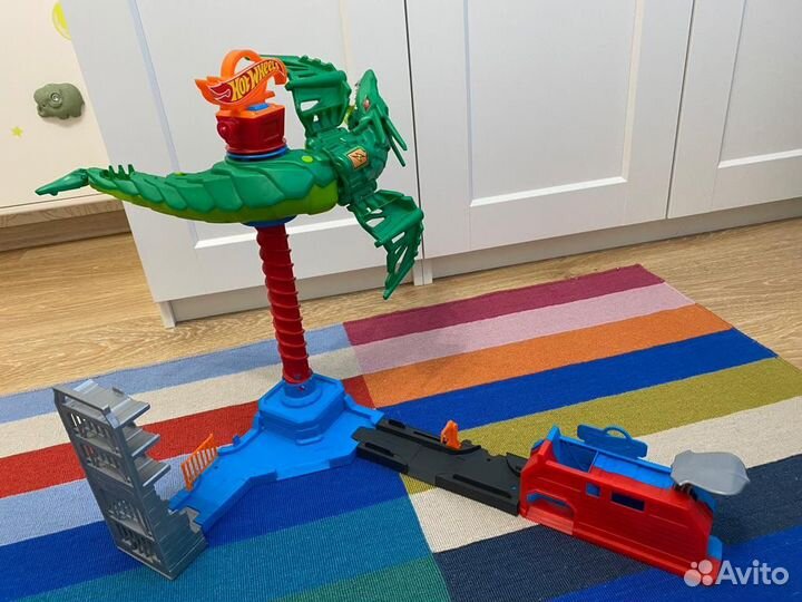 Трек Hot wheels хотвилс со звуком и движением