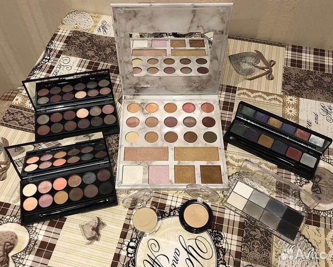 Палетки теней для глаз BH Cosmetics, Skeek,Essence